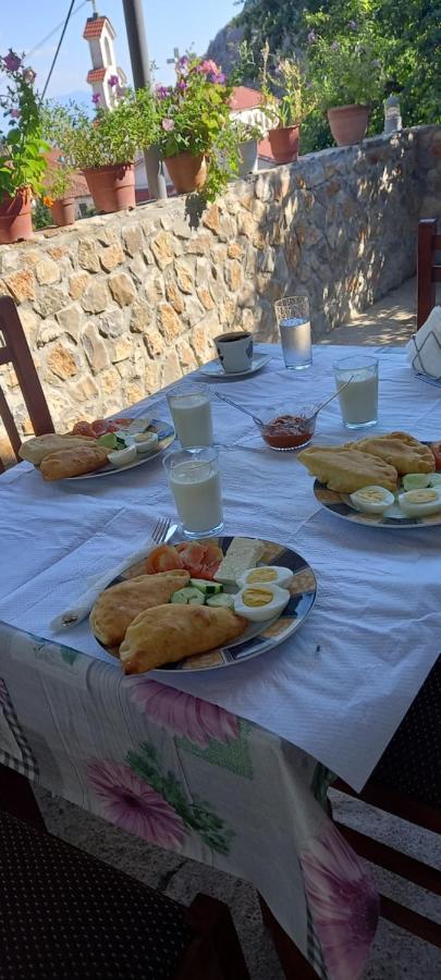 Roleo Guest House Lini Exterior foto